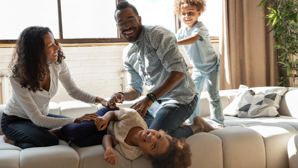 New Parent Tips for Splitting the Holidays with Family and Friends